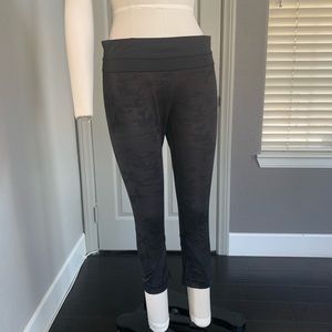 Lululemon Capri Black Camo Leggings. Size 10